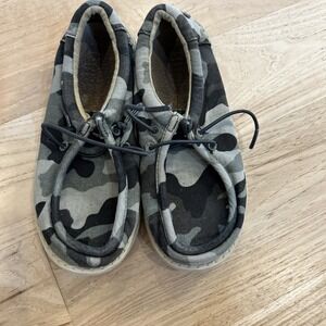 Youth Size 12 Hey Dudes Camo Slip On Shoes